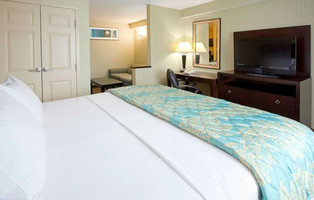 La Quinta Inn By Wyndham West Long Branch Nj Shore Area Екстер'єр фото